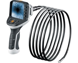 Detalje af VideoFlex G4 Ultra videoinspektionssystemets kontrolenhed med knapper og 3,5" skærm, der viser en tunnel.