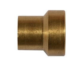 8 mm messingprop med en glat cylinder og en udvidet, sekskantet ende, isoleret på hvid baggrund.