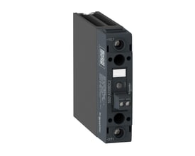 Schneider Electric Solid State relæ SSD1A335BDC2 med 48-600V AC-udgang og 20A belastning monteret på DIN-skinne.