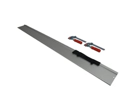 Eibenstock styreskinne på 1500mm i aluminium med et sort føringsbeslag og to røde skruetvinger på hvid baggrund.
