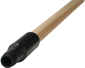 Nærbillede af Vikan træskaftets gevindende med sort plast-socket, 25 mm i diameter, klar til montering på kost.