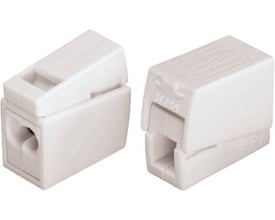 Wago Serie 224 belysningssamlemuffe i hvid med tre huller og skrueløs tilslutning til 0,5-2,5 mm² ledning.