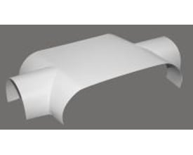 Isogena T-stykke i grå plast med en diameter på 67 mm, vist isoleret på grå baggrund.