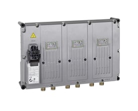 Schneider Electric Pack Drive 3 ILD62, et tredobbelt servodrev med STO-funktion, vist forfra med tre udgange og mærkning.