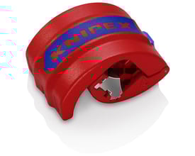 Detaljebillede af Knipex BiX® rørskæreværktøj, der viser den drejelige knivblok og dens skæreflader.