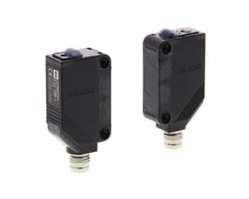 Omron E3Z-T66 fotoelektrisk sensor, NPN, 15m rækkevidde, M8 stik, med to sorte sensorhuse på hvid baggrund.