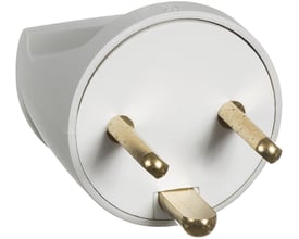 Lauritz Knudsen Stikprop EDB, rund lige med jord, 16A, lysegrå. Stikket er lavet af plast og viser tydeligt de tre messingben.