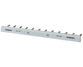 Siemens PIN samleskinne 16mm², 1-faset+AUX, 214mm lang med tydelige CE-mærker og modelnummer 5ST3 700 trykt på den grå skinne.