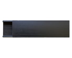 E-Line minikanal i sort PVC, 35x15 mm, 2 meter lang med synlig tape på undersiden for montering.