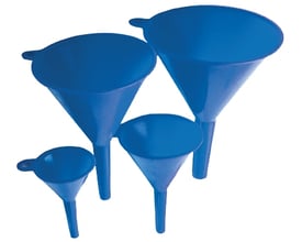 BGS tragtsæt med fire blå tragte i forskellige størrelser, perfekt til værkstedet eller hjemmebrug for præcis påfyldning.