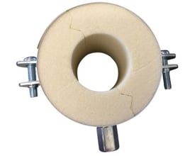 Nærbillede af Isoglobal isoleret rørbærer VVS, 48x50 mm, med 2 PIR elementer og galv. ophængsbøjle med M8/M10 gevind.