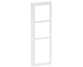 Hvid LK FUGA Soft 63 lodret designramme til 3½ modul med antibakteriel overflade.