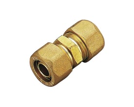 Detaljeret visning af Tiemme PEX samlekobling i messing, der viser kompressionsgevindet og 15mm rørdimensionen.