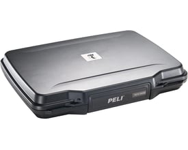 Peli 1075 laptop kuffert i sort hård plast med en Peli-logo på låget, 315 mm lang.