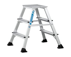 Zarges XLstep P arbejdsbuk med 2x3 trin set fra siden, viser den solide konstruktion med ståflade på 400 x 300 mm og dybe trin.