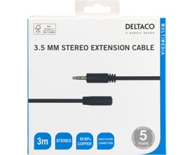 Emballagen til Deltaco sort 3 meter stereo-forlængerkabel med 3,5 mm stik viser han- og hunstikket.
