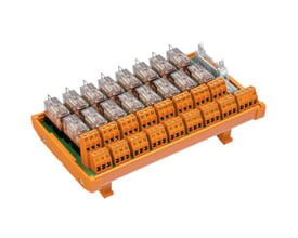 Weidmüller LL2N interfacemodul med RCL-relæer, orange klemmer og gennemsigtige relæhuse set skråt ovenfra.
