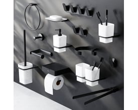 Oversigt over AM.PM Inspire V2.0 badeværelses tilbehør i mat sort, inkluderer håndklædering og sæbedispenser.