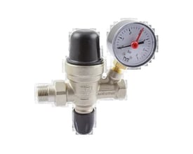 Automatisk vandpåfyldningsventil med 1/2" tilslutning og driftstryk på 1,5 bar, vist med manometer og sorte betjeningsknopper.