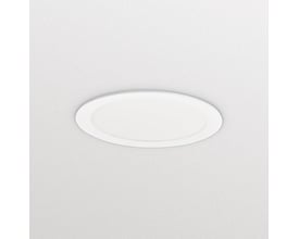GreenSpace Downlight DN472B, en hvid rund indbygningsspot med opal optik, diameter 200 mm, monteret i en lys loftstruktur.
