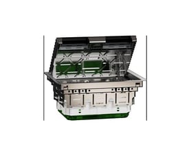 Lauritz Knudsen Gulvboks-L i grå metal med 8 moduler, med åben top der viser indvendig ramme og monteringsdetaljer.