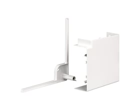Schneider Electric OptiLine 45 fladvinkel, 140x55 mm, 90 graders bøjning, vist i polarhvid plast med klik-in funktion.