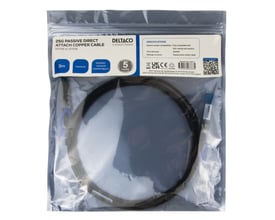 Deltaco 25G SFP28 DAC kabel på 3 meter i sort, vist i sin originale emballage med diverse specifikationer.