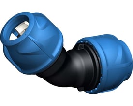 Georg Fischer iJOINT 45 graders vinkel fitting med kompressionskoblinger til 20 mm PE-rør, lavet af blå og sort polypropylen.