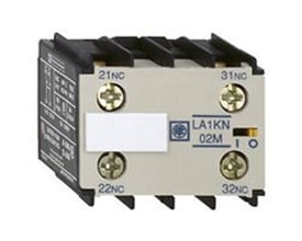 Schneider Electric hjælpeblok LA1KN02M med 2 slutte og 2 bryde kontakter (2NC), viser terminalmærkninger og clipsmontering.