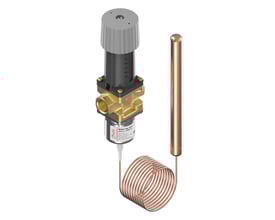 Detaljeret billede af Danfoss AVTA15 termostatisk ventil, 15mm G 1/2, med synligt messing ventilhus og 2 meter kobber kapilarrør.