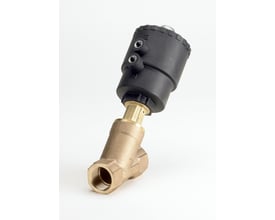 Bronzefremstillet Danfoss AV210E NC magnetventil med 2" gevindtilslutning og 50mm dyse, vist fra siden på hvid baggrund.
