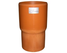 Orange ekspansionsovergang på 160/132 x 130 mm med label, der viser dens anvendelse i afløbssystemer.