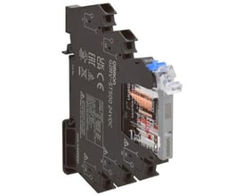 Omron G2RV-ST500 24VDC slimline indgangsrelæ med stikdåse, 6mm bredt med push-in klemmer og tydelig mærkning.