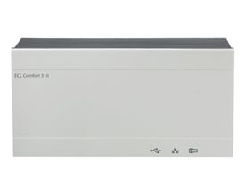 Danfoss ECL Comfort 310B vejrkompensator i hvid plast med sort topkant, viser USB og symboler på fronten.