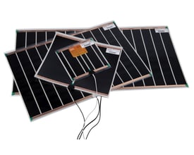 Heatcom spejlvarme 100W 524x1040 mm vist med flere enheder overlappende, klar til montering på spejle.