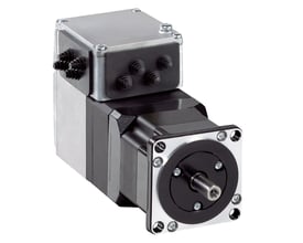 Schneider Electric servo integreretmotor med CANopen kommunikation, vist på hvid baggrund med synlige stik og aksel.