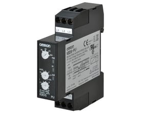 Omron K8DS-PU2 overvågningsrelæ til 3-faset 3-leder systemer, der måler 17,5 mm bredt og har en driftsspænding på 380-480 VAC.