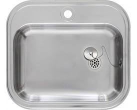 Top view af Juvel Barents BK480B1 køkkenvask i rustfrit stål, der viser kummen, afløb med prop og kæde samt et præget hanehul.