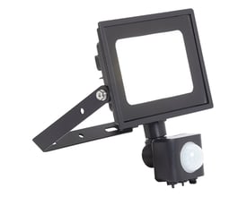 Frontvisning af sort Ansell Lighting Eden LED projektør med integreret PIR-sensor, der viser lyspanelet.