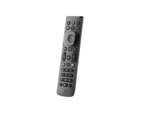 Detaljeret vinkelbillede af One For All Smart Streamer URC 7945 fjernbetjeningen, der fremhæver dens ergonomiske design og knaplayout.