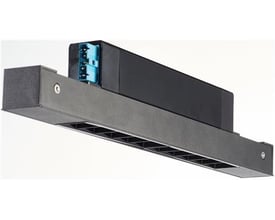 Sort Hybrid Brick LED-modul på 400 mm og 20 W med indbygget driver og reflektorer langs undersiden.