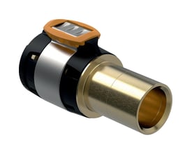 Geberit FlowFit overgang 63x54 mm i blyfri rødgods med sort plasthåndtag og orange detaljer, klar til brug.