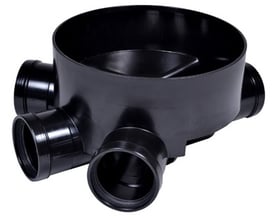 Wavin sort rense- og inspektionsbrønd type 2 med tre Ø160 mm indgange og én Ø160 mm afgang, fremstillet i PP-plast med 45° afgreningsvinkel.