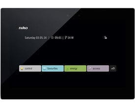 Niko Home Control touchskærm viser dato, tid og energiforbrug med menupunkter som control, favourites, energy og access.