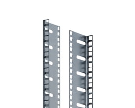 Nærbillede af Toten L-profiler, viser monteringshuller og numrene 37-42 for nem identifikation.