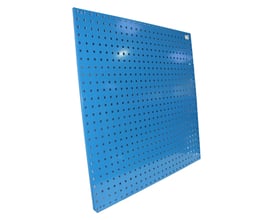Maskinfabrikken Universal hulplade til værktøjstavle, 880x880mm, i skarp blå RAL5015 med kantbukning og firkantede huller.