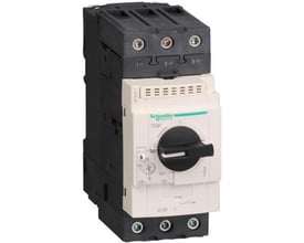 Nærbillede af Schneider Electric GV3P motorværn, der viser drejegrebet med ON/OFF/TRIP-markeringer og indstillingsskala.