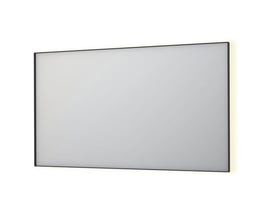 Sanibell INK SP32 LED spejl, 140x80 cm, monteret på en væg med integreret, blød baggrundsbelysning og en elegant matsort ramme.