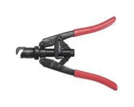 Legrand klippeværktøj til ledningskanaler, med røde håndtag og sort metal mekanisme, designet til præcise snit.