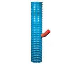 Wavin sandfangsbrønd med vandlås, 70 l, i blå PVC med ribbet brøndrør og rød afgangsstuds.